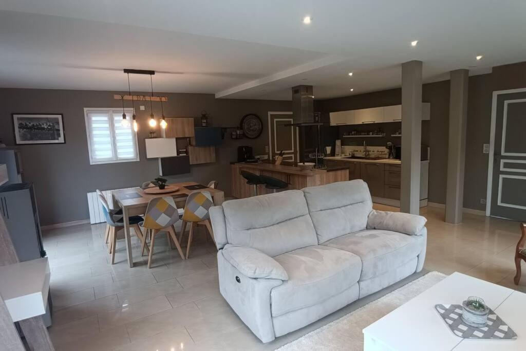 Grande Maison Entiere De 120M2 Epron Exteriér fotografie