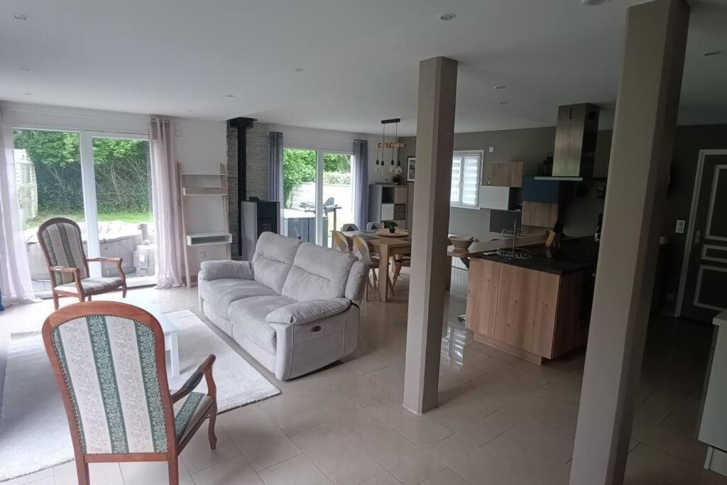 Grande Maison Entiere De 120M2 Epron Exteriér fotografie
